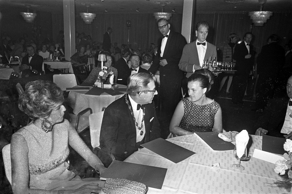 Prinses Margriet bezocht modeshow in Hilton Amsterdam. Prinses Margriet , loco b, Bestanddeelnr 921-4458