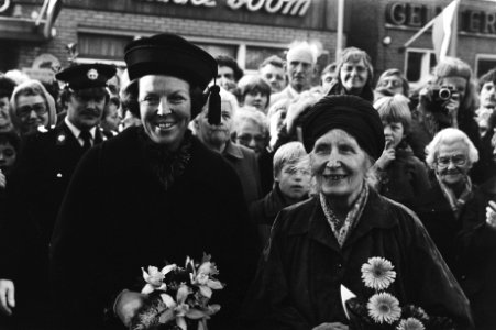 Prinses Beatrix en mevrouw A. Andriessen-Koot, Bestanddeelnr 930-5049