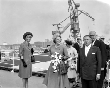 Prinses Beatrix doopte grootste tanker Esso Den Haag op Noordzee, Bestanddeelnr 915-3331