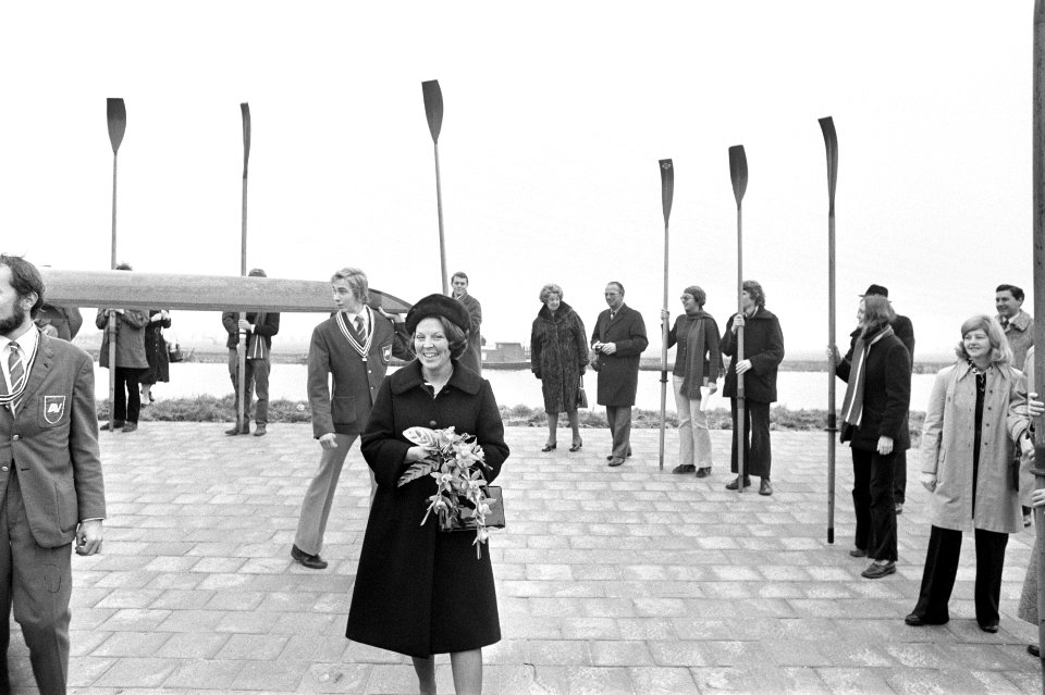 Prinses Beatrix bij ingebruikstelling nieuwe accommodatie van Algemene Leidse St, Bestanddeelnr 927-6011
