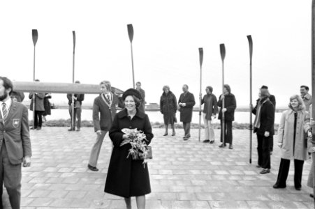 Prinses Beatrix bij ingebruikstelling nieuwe accommodatie van Algemene Leidse St, Bestanddeelnr 927-6011