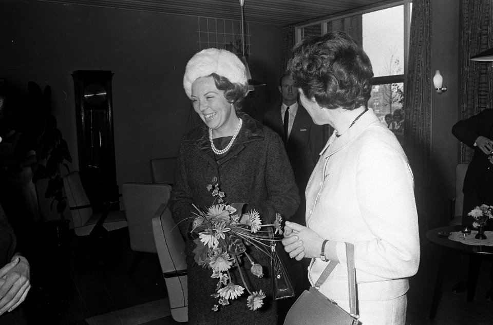 Prinses Beatrix bij aankomst, Bestanddeelnr 918-4216