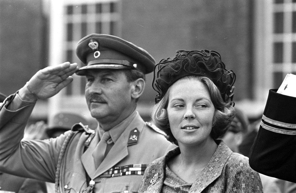 Prinses Beatrix bezoekt KMA te Breda, Prinses Beatrix met naast haar Prins Peter, Bestanddeelnr 916-8450