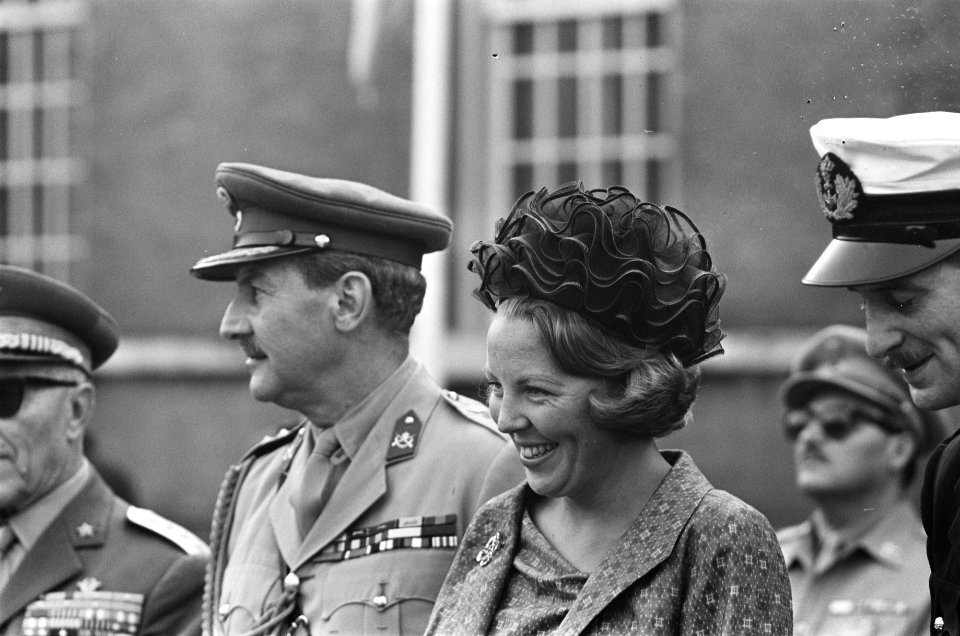 Prinses Beatrix bezoekt KMA te Breda, Prinses Beatrix en Prins Peter van Grieken, Bestanddeelnr 916-8451