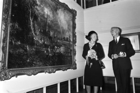Prinses Beatrix bij voorbezichtiging tent. Schok der Herkenning in Mauritshuis, Bestanddeelnr 924-0342