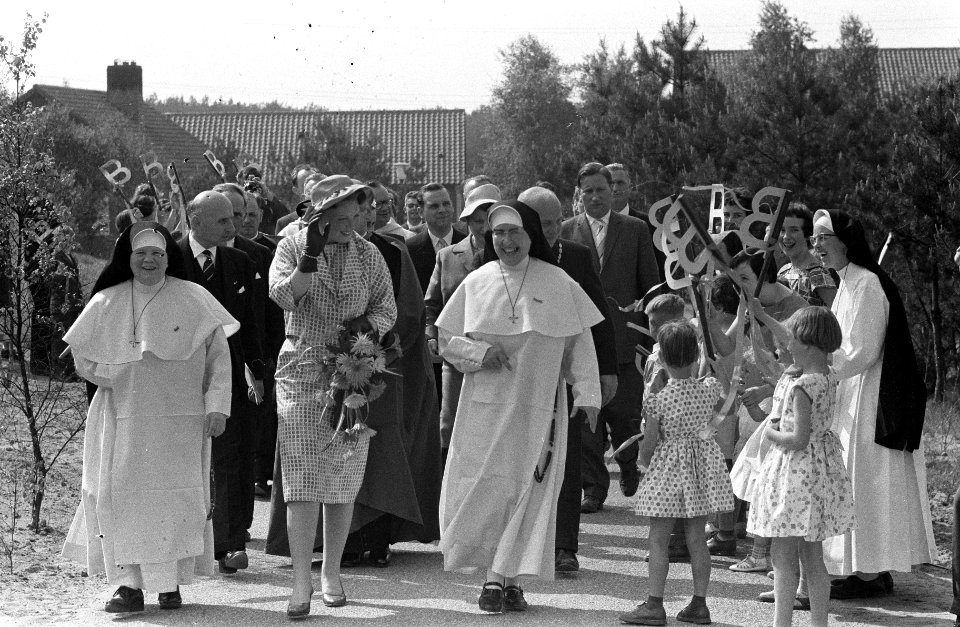 Prinses Beatrix bezoekt Limburg, Bestanddeelnr 911-2250