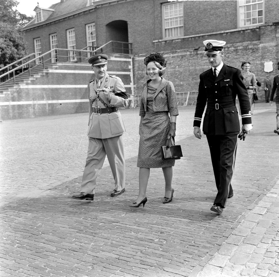 Prinses Beatrix bezoekt KMA te Breda, Prinses Beatrix, Bestanddeelnr 916-8455