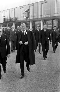 Prins opent voorjaarsbeurs in Utrecht met nieuwe Irenehal Prins tijdens rondgang, Bestanddeelnr 916-1549