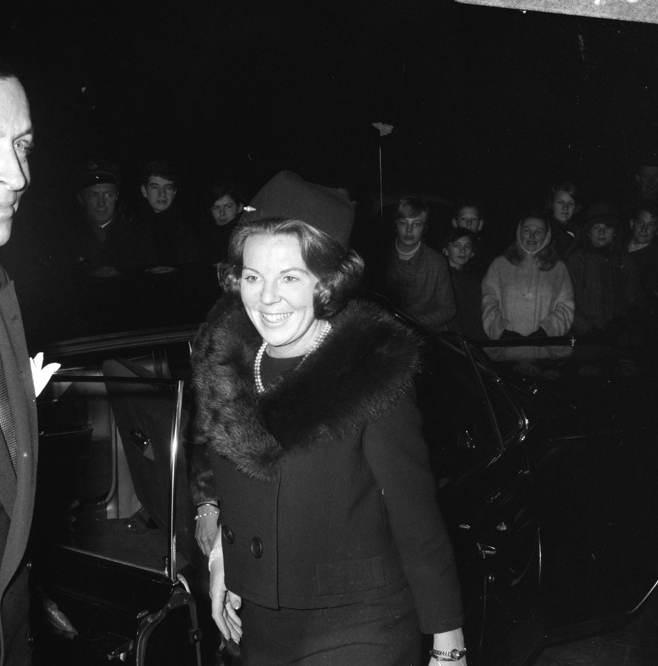 Prinses Beatrix bij aankomst bij het Singer-Laren, Bestanddeelnr 919-8170