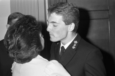 Prins Maurits in Den Helder beedigd tot officier der Koninklijke Marine Prins , Bestanddeelnr 934-2606