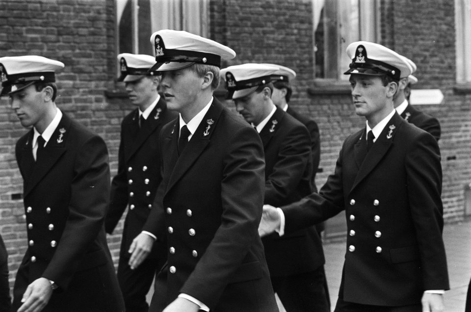 Prins Willem Alexander bij de marine Prins Willem Alexander tijdens een exercit, Bestanddeelnr 933-4193