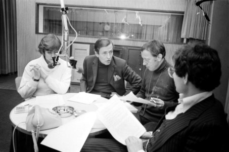 Prins Claus werkt mee aan uitzending van Stichting Nederlandse Schoolradio vl, Bestanddeelnr 929-5703