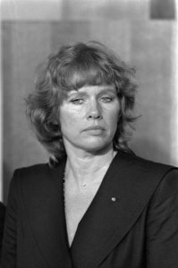 Prinses Juliana bij uitreiking Four Freedoms Awards in Middelburg actrice Liv U, Bestanddeelnr 933-0123