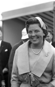 Prinses Beatrix bezoekt Friesland en Groningen, rondgang, Bestanddeelnr 910-6327