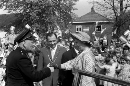 Prinses Beatrix bezoekt Limburg, Bestanddeelnr 911-2258