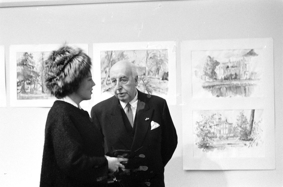 Prinses Beatrix bij Haagse Academie voor Beeldende Kunst met ambassadeur van spa, Bestanddeelnr 914-7019