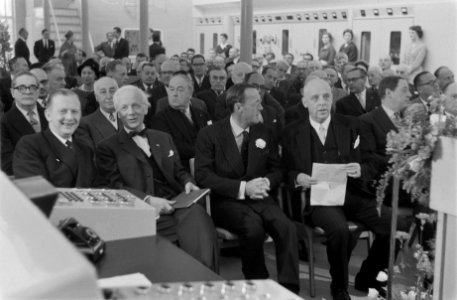 Prins Bernhard stelt het zenderpark van de wereldomroep te IJsselstein in gebrui, Bestanddeelnr 911-2068