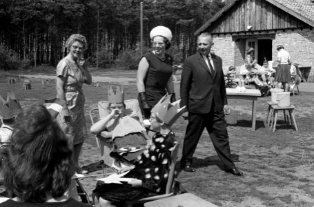Prinses Beatrix bracht bezoek aan de Marijke-hoeve te Hattem, Bestanddeelnr 914-1548