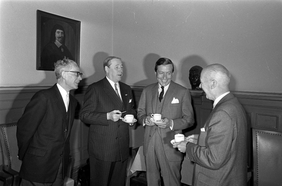 Prins Claus woonde congres bij in Utrecht, v.l.n.r. prof. dr. D. Hulst, mr. Graa, Bestanddeelnr 920-3480