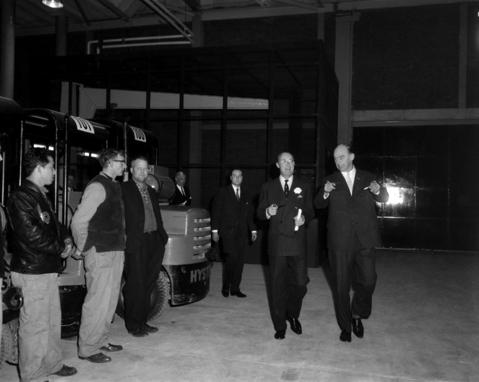 Prins Bernhard te Zwolle, vrachtautofabriek Scania Vabis geopend, de Prins tij, Bestanddeelnr 917-3431