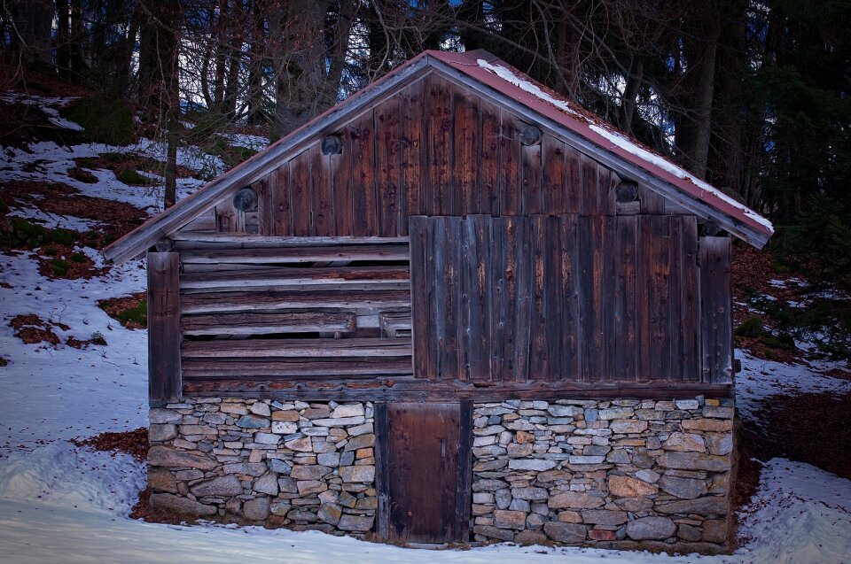 Log cabin scale hayloft