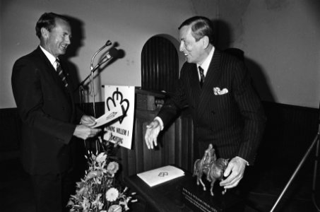 Prins Claus reikt Koning willem I prijs uit aan Boskalis Westminster Group heer, Bestanddeelnr 932-1825