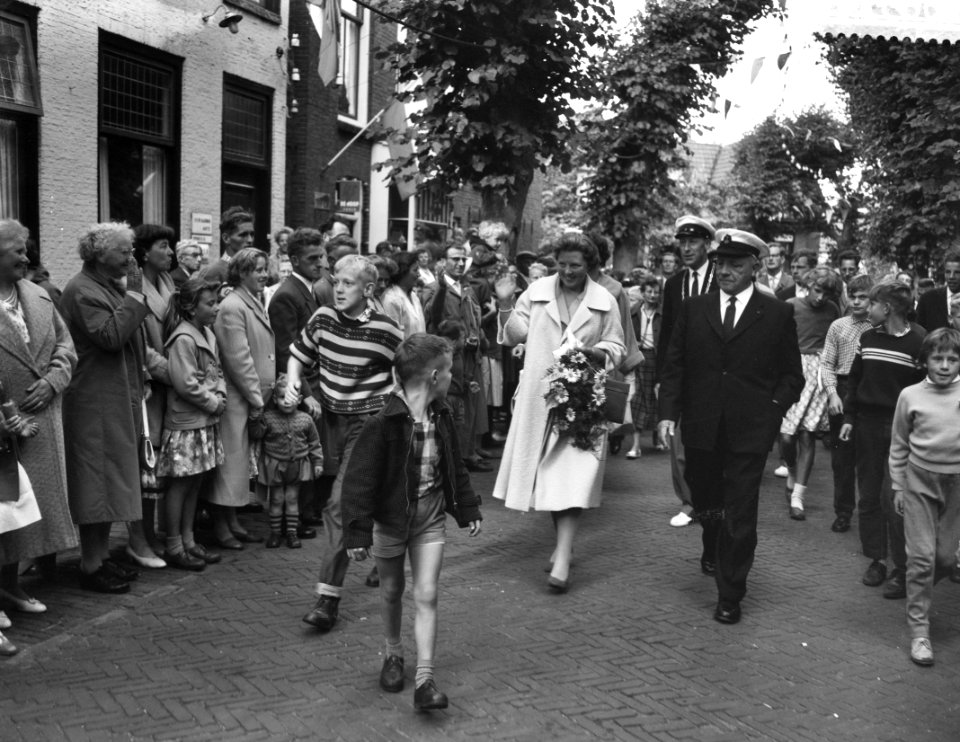 Prinses Beatrix bezoekt zeilwedstrijden op de Langweerderwielen te Langweer, Bestanddeelnr 910-6334