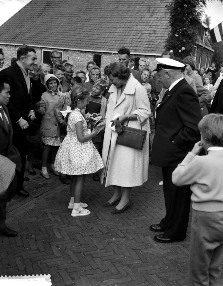 Prinses Beatrix bezoekt zeilwedstrijden op de Langweerderwielen te Langweer, Bestanddeelnr 910-6338