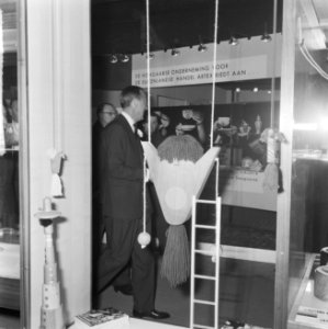 Prins opent voorjaarsbeurs in Utrecht, reportage van de rondgang, Bestanddeelnr 916-1544