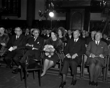 Prinses Beatrix- bij 10 jarige Orde van Advokaten in de Westerkerk te Amsterdam, Bestanddeelnr 914-3473