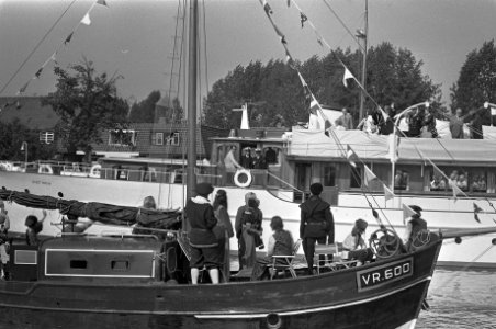 Prins Margriet en Pieter van Vollenhoven woonden in Nieuwegein de officiele open, Bestanddeelnr 928-1396