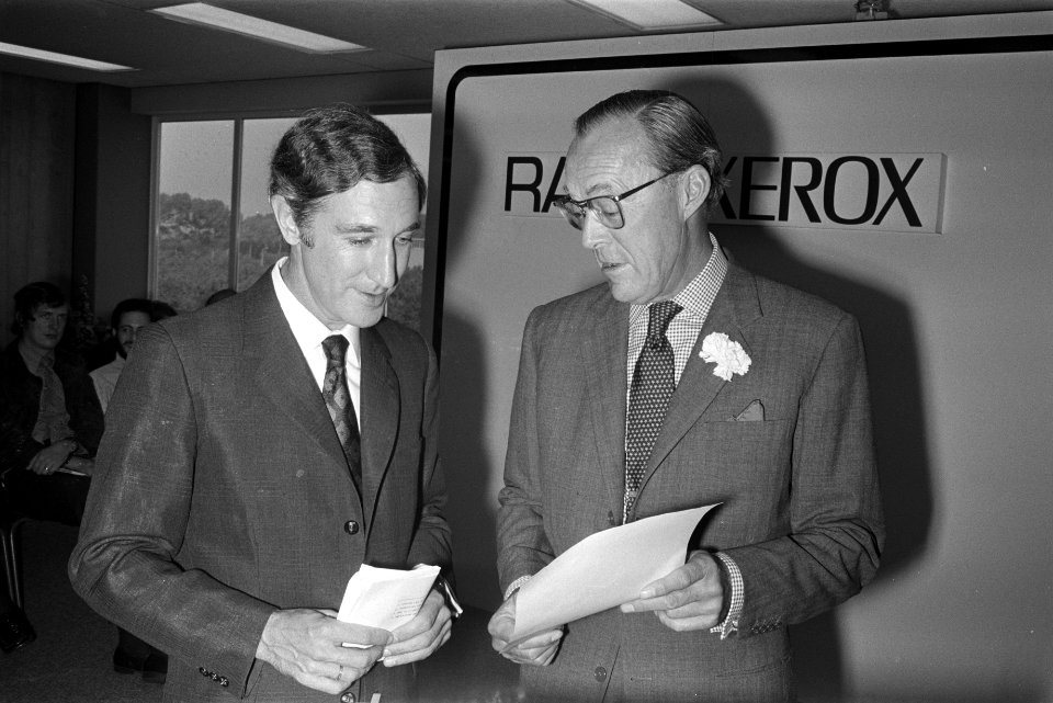 Prins Bernhard opent nieuwe fabriek Rank Xerox , Venray (l) directeur Rank Xerox, Bestanddeelnr 924-9501