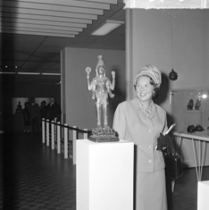Prinses Beatrix bracht bezoek aan tentoonstelling Kuns uit Thailand te Den Haa, Bestanddeelnr 915-7091