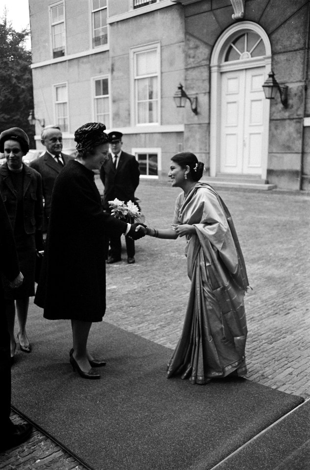 Prinses Beatrix bracht bezoek aan het Institute of Social Studies in Den Haag , , Bestanddeelnr 914-3939