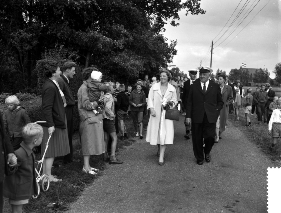 Prinses Beatrix bezoekt zeilwedstrijden op de Langweerderwielen te Langweer, Bestanddeelnr 910-6335