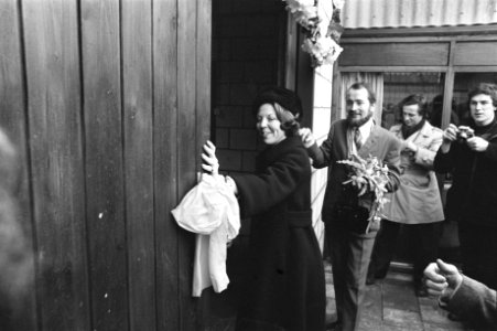 Prinses Beatrix bij ingebruikstelling nieuwe accommodatie van Algemene Leidse St, Bestanddeelnr 927-6008