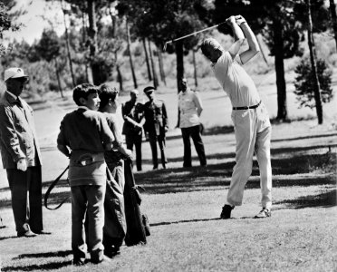 Prins Juan Carlos in aktie, links Generaal Franco spelen golf, Spanje, Bestanddeelnr 923-7749