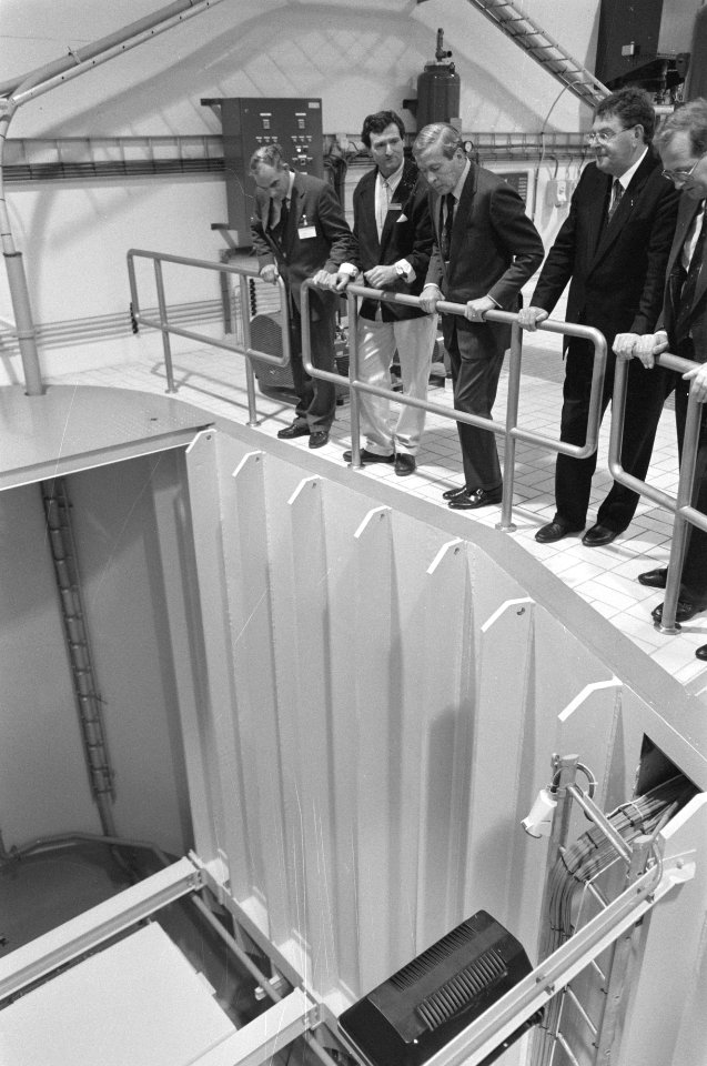 Prins Claus stelt waterkrachtcentrale Maurik in gebruik Prins Claus bekijkt tur, Bestanddeelnr 934-3364