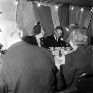 Prinses Juliana en de Britse admiraal Tovey tijdens de lunch, Bestanddeelnr 900-6687