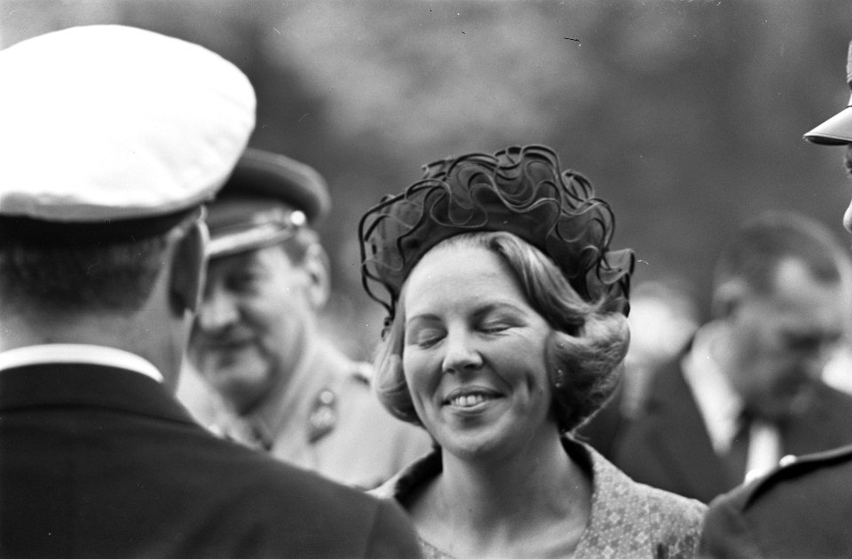 Prinses Beatrix bezoekt KMA te Breda, Prinses Beatrix en Prins Peter van Grieken, Bestanddeelnr 916-8452
