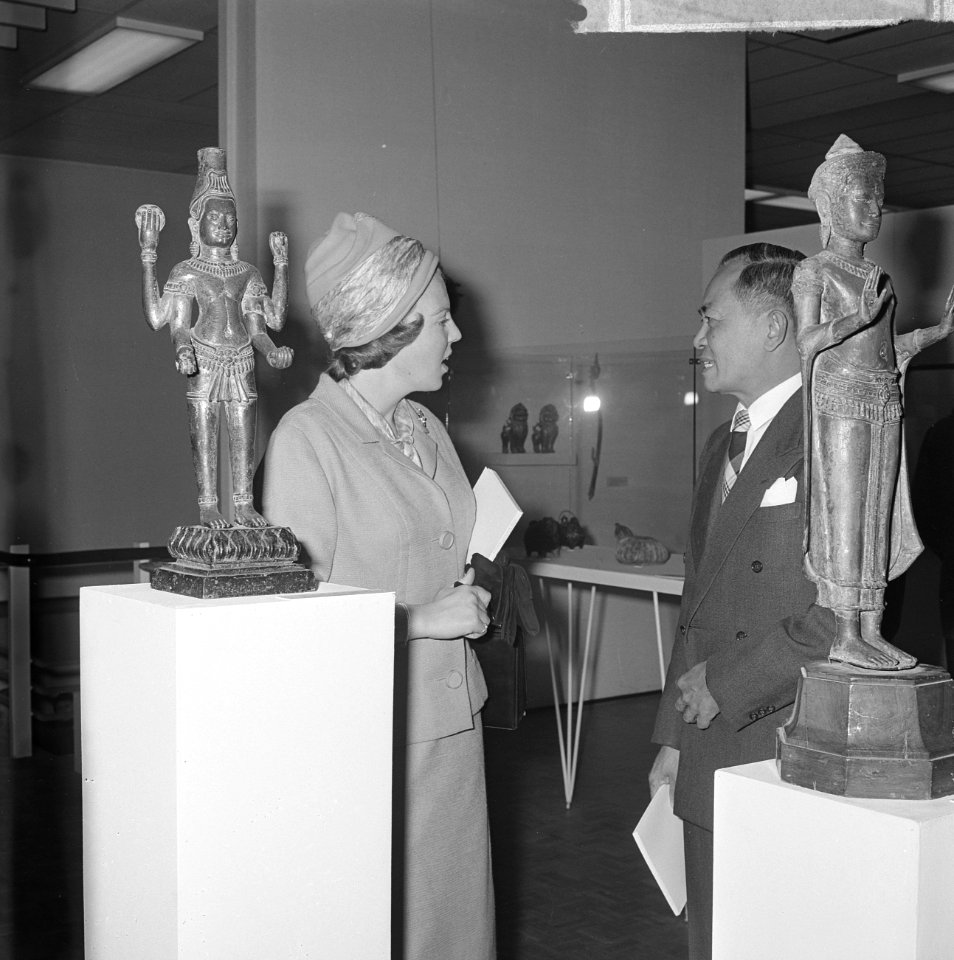 Prinses Beatrix bracht bezoek aan tentoonstelling Kuns uit Thailand te Den Haa, Bestanddeelnr 915-7092