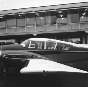Prins Rainier met particulier vliegtuigje van Schiphol naar Delfzijl vertrokken, Bestanddeelnr 915-4561 photo