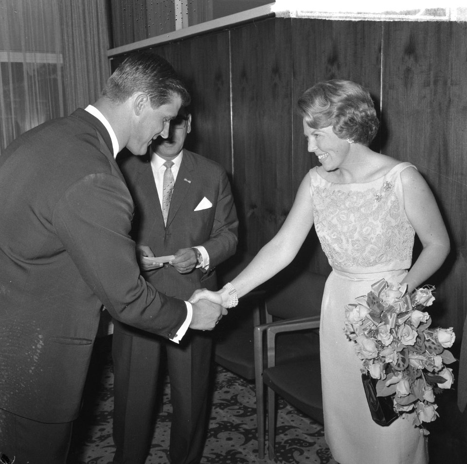Prinses Beatrix bij de Club van 144 tijdens de receptie Prinses Beatrix en Gees, Bestanddeelnr 916-4619