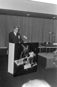 Prins Bernhard opent nieuw hoofdkantoor Siemens Nederland NV te Den Haag, Bestanddeelnr 925-9074