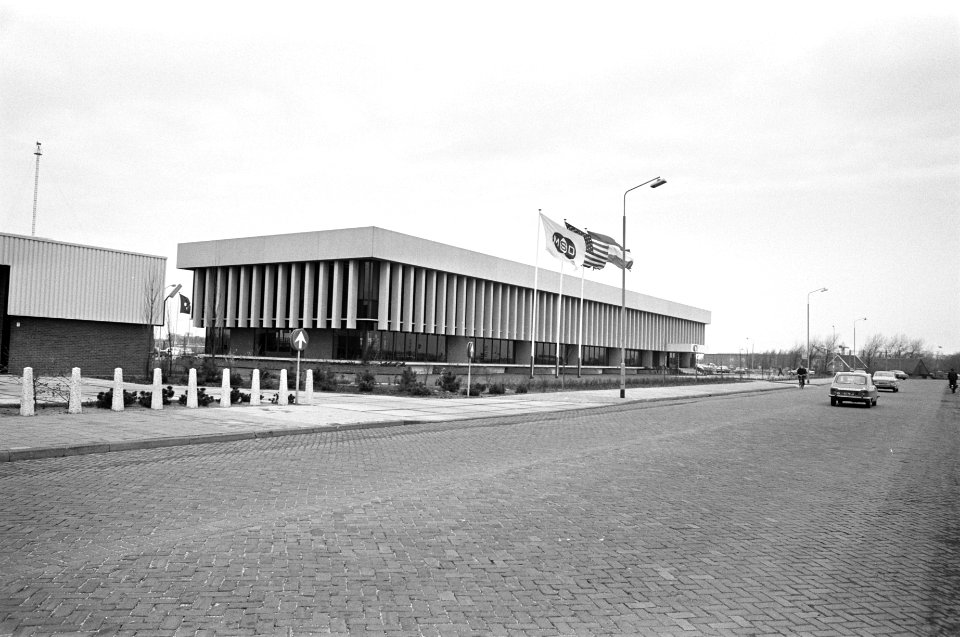 Prins Bernhard opent nieuw gebouw van Merck, Scharp en Dohme te Haarlem exterie, Bestanddeelnr 925-5130