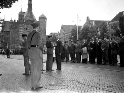 Prins Bernhard reikt onderscheidingen uit, Bestanddeelnr 902-9423