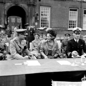 Prinses Beatrix bezoekt KMA te Breda, Prinses Beatrix, Bestanddeelnr 916-8456