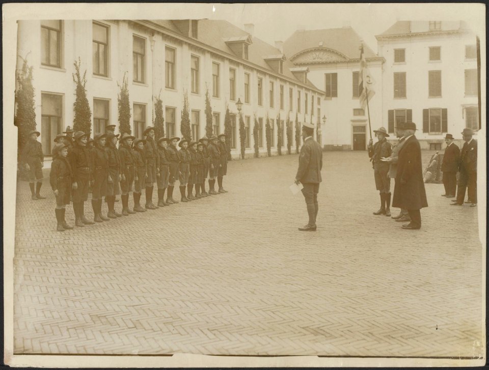 Prins Hendrik bij een padvindersbijeenkomst., Bestanddeelnr 158-2123