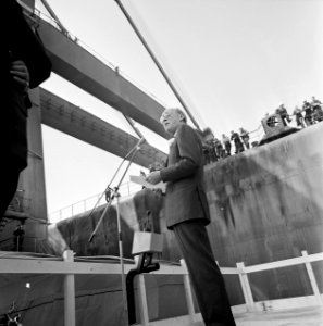 Prins Bernhard stelt officieel grootste laadbrug van firma Amsterdam in werkin, Bestanddeelnr 929-1828