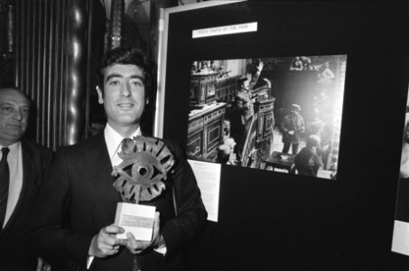 Prins Bernhard reikt hoofdprijs World Press Photo 1982 uit aan Manuel Perez Barr, Bestanddeelnr 932-0969